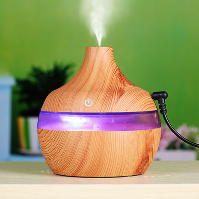 Kleine grootte 300 ml houtkorrel koel mis kamer luchtbevochtiger met kleurveranderend LED-licht
