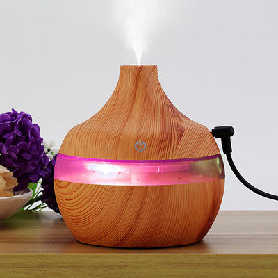 Kleine grootte 300 ml houtkorrel koel mis kamer luchtbevochtiger met kleurveranderend LED-licht