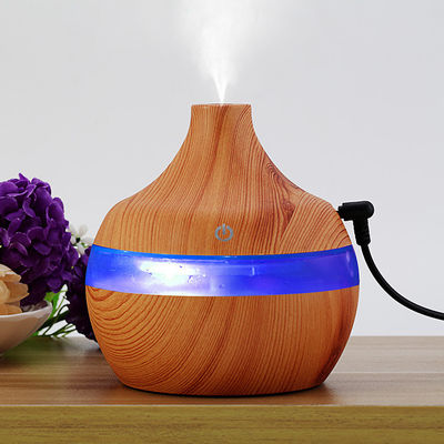 Kleine grootte 300 ml houtkorrel koel mis kamer luchtbevochtiger met kleurveranderend LED-licht